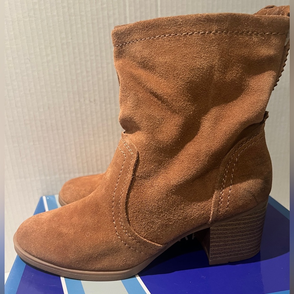 White Mountain Behari Women’s Leather Boot/ Bootie Chestnut color Size 7.5M